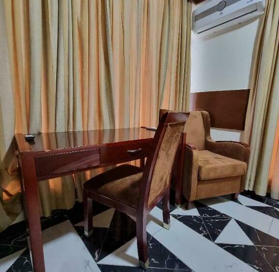 اتاق لوکس, Peacock