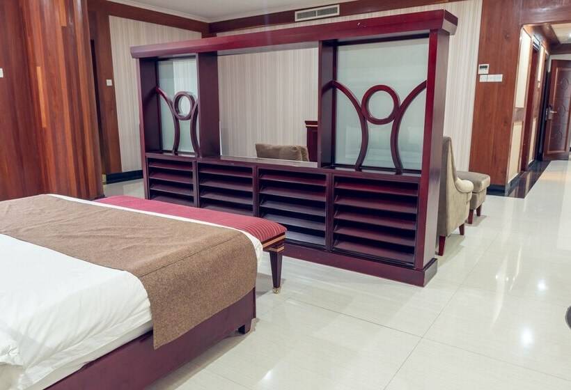 سوئیت پرزیدنت, Peacock