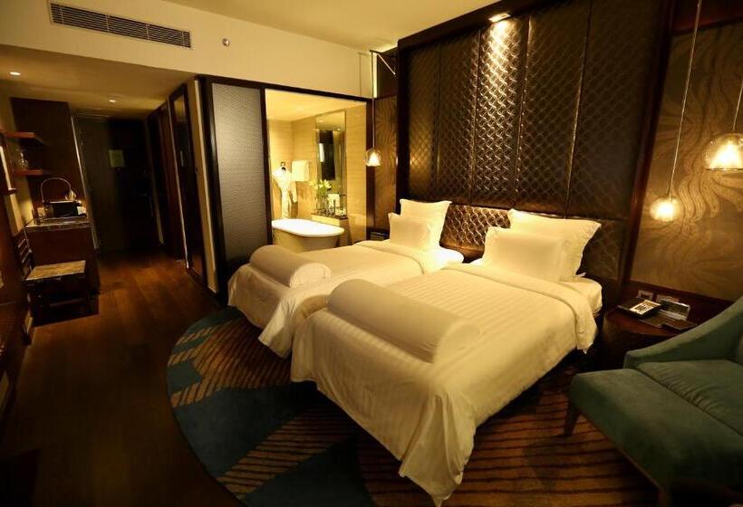 Номер Executive, Pullman New Delhi Aerocity An Accor Hotels Brand