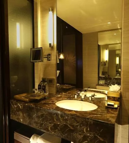 キングサイズベッドのデラックスルーム, Pullman New Delhi Aerocity, An Accor Hotels Brand