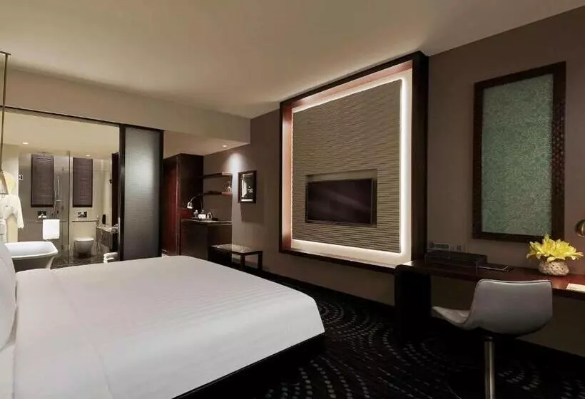 キングサイズベッドのデラックスルーム, Pullman New Delhi Aerocity, An Accor Hotels Brand
