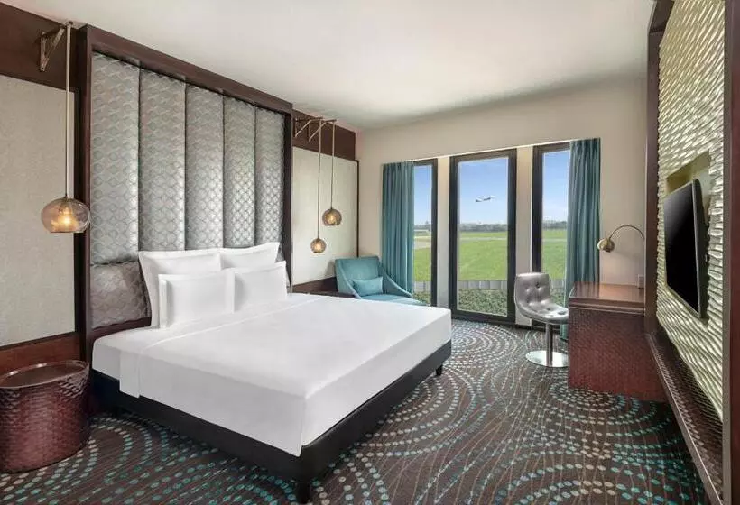 キングサイズベッドのデラックスルーム, Pullman New Delhi Aerocity, An Accor Hotels Brand