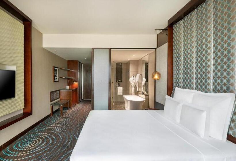 带大床的豪华间, Pullman New Delhi Aerocity An Accor Hotels Brand