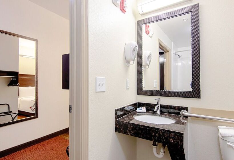 غرفة ديلوكس لذوى الاحتياجات الخاصة, Red Roof Inn Locust Grove