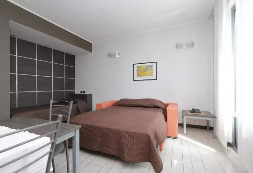 استودیوی استاندارد, Residence Aurora