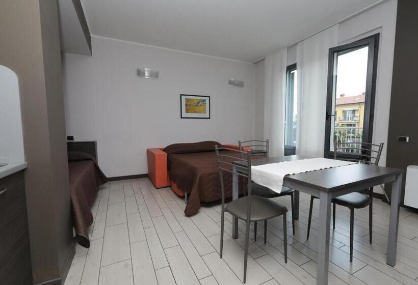 استودیوی استاندارد, Residence Aurora