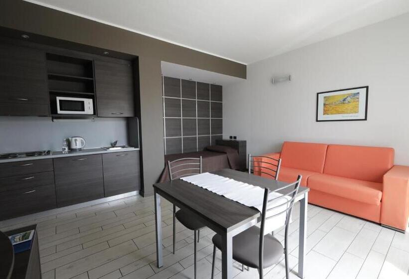 استودیوی استاندارد, Residence Aurora