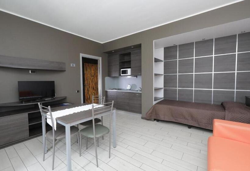 استودیوی استاندارد, Residence Aurora