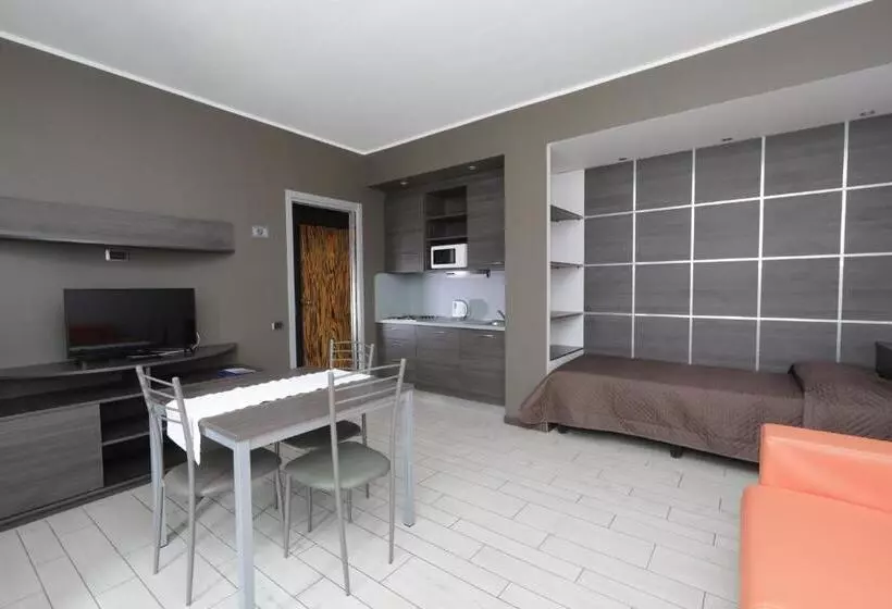 استودیوی استاندارد, Residence Aurora