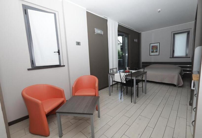 استودیوی استاندارد, Residence Aurora