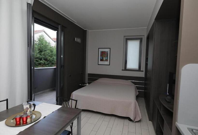 استودیوی استاندارد, Residence Aurora