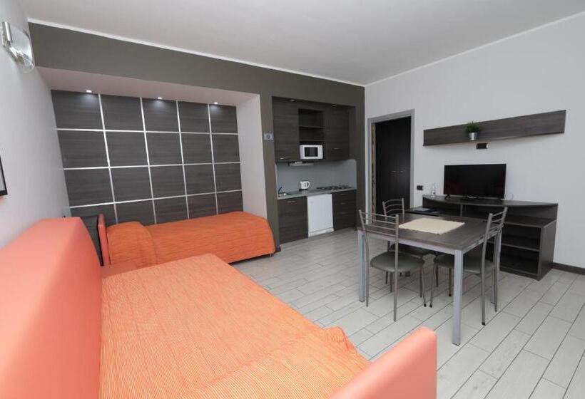 استودیوی استاندارد, Residence Aurora