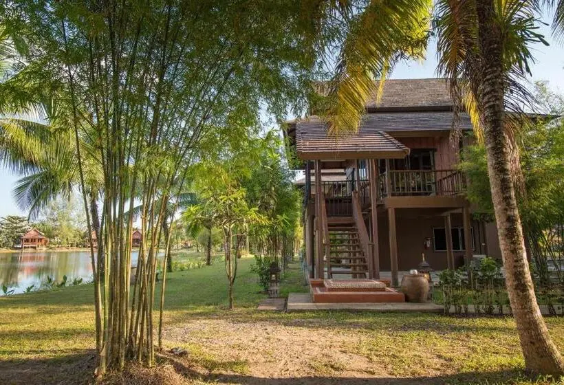 Suite with lake view