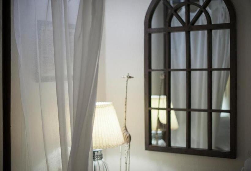 اتاق استاندارد, Les Chambres De Amelie B&b