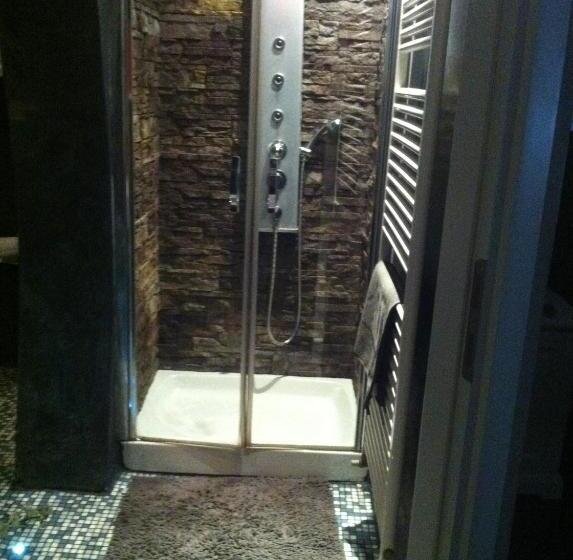 سوییت جونیور, Les Chambres De Amelie B&b