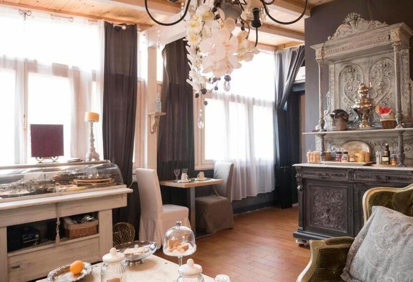 اتاق لوکس با تخت بزرگ, Les Chambres De Amelie B&b