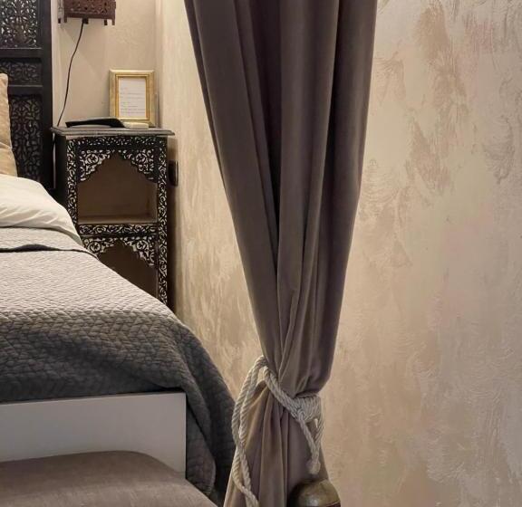 اتاق استاندارد یک نفره, Les Chambres De Amelie B&b