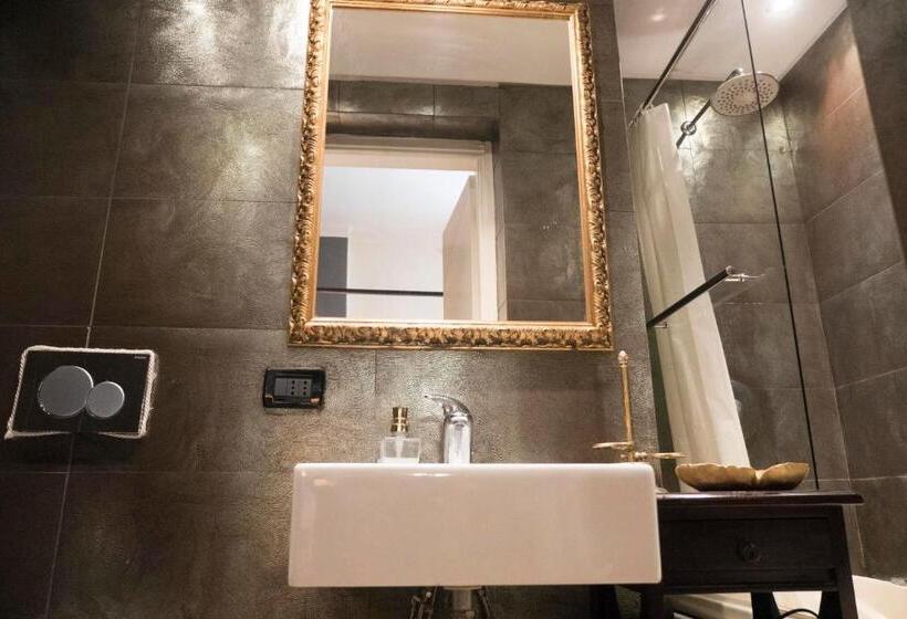 سوییت جونیور, Les Chambres De Amelie B&b