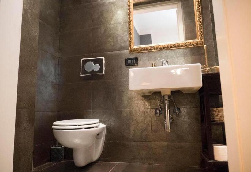 سوییت جونیور, Les Chambres De Amelie B&b