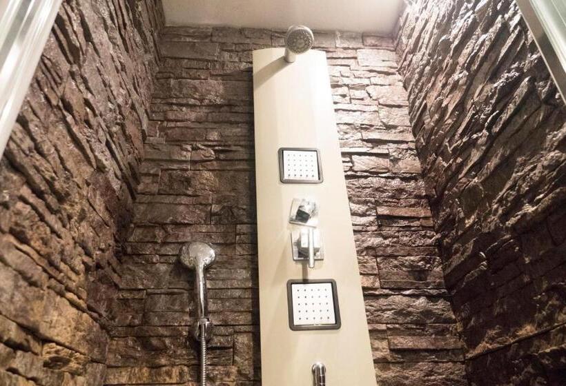 سوئیت کلاسیک, Les Chambres De Amelie B&b