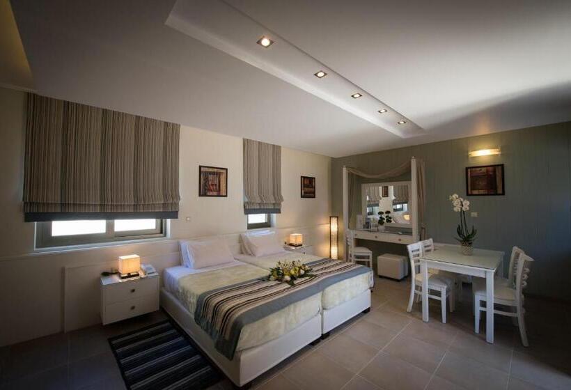 デラックススタジオ, Mantinia Bay