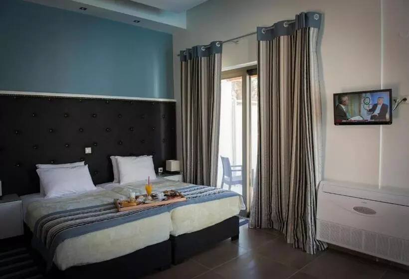 استودیوی لوکس, Mantinia Bay