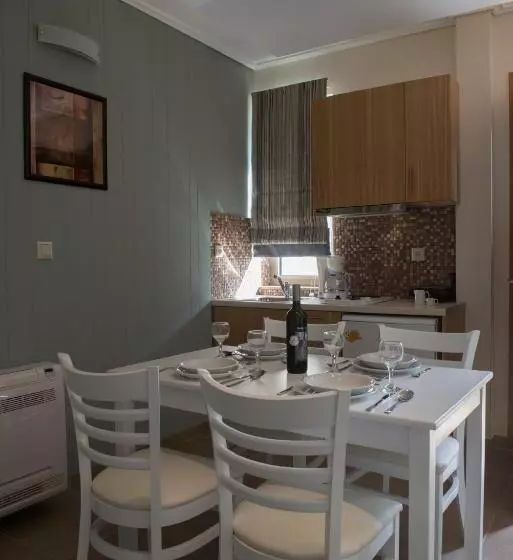 استودیوی لوکس, Mantinia Bay