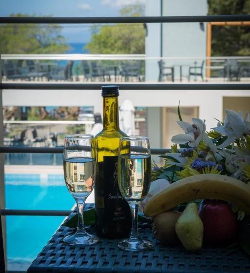 家族用アパートメント, Mantinia Bay