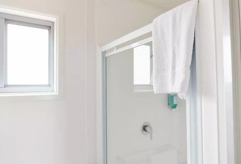 استودیوی استاندارد, Torquay Foreshore Caravan Park