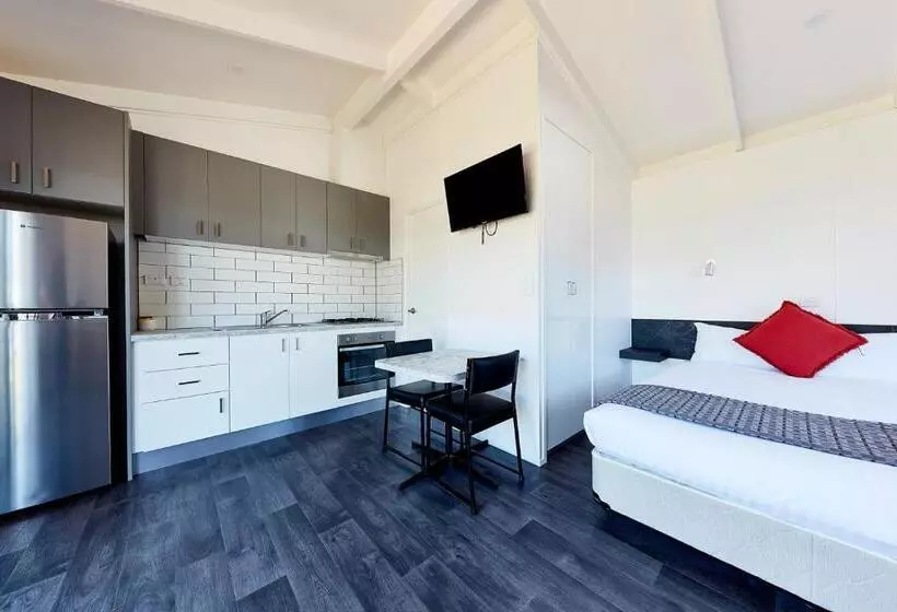 استودیوی استاندارد, Torquay Foreshore Caravan Park