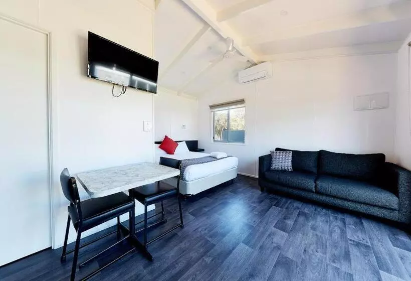استودیوی استاندارد, Torquay Foreshore Caravan Park