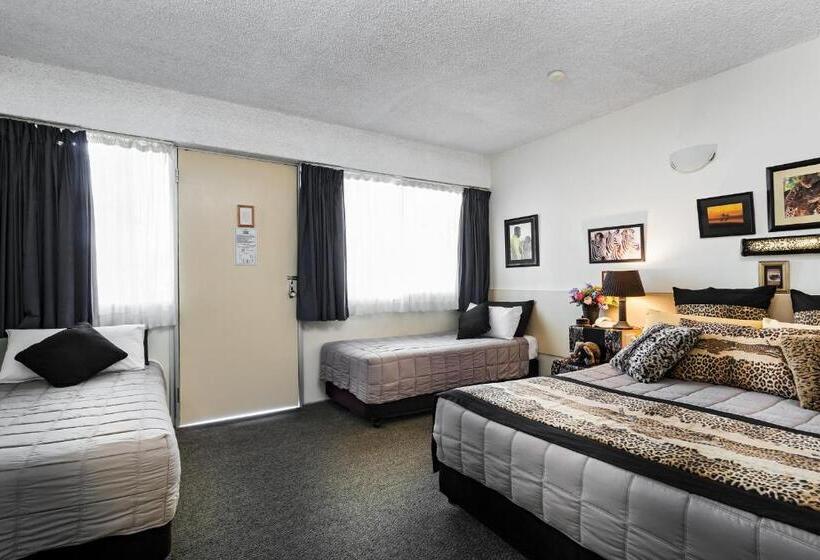 اتاق خانوادگی, Airport Riverview Motel