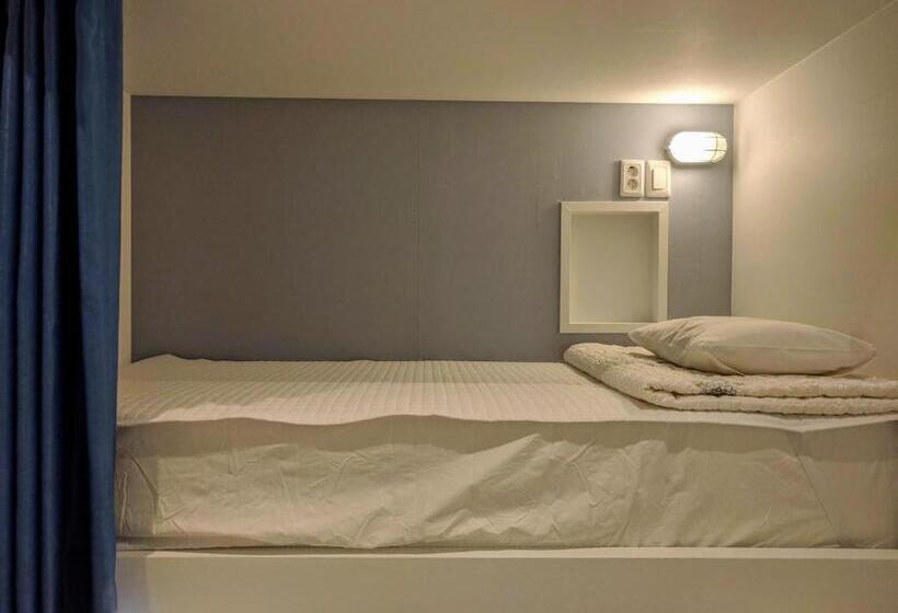 מיטה בחדר משותף, Backpackers In Yeosu