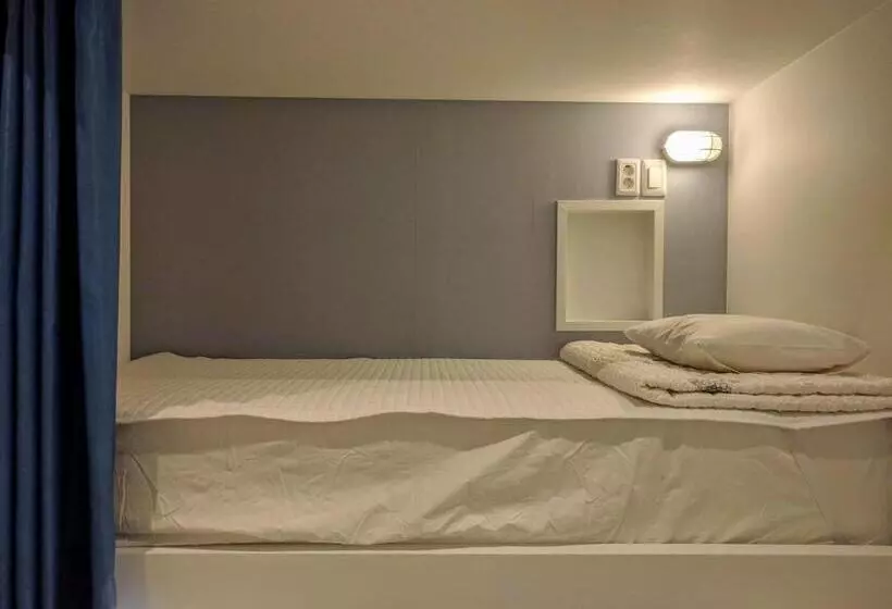 ルームシェアのワンベッド, Backpackers In Yeosu