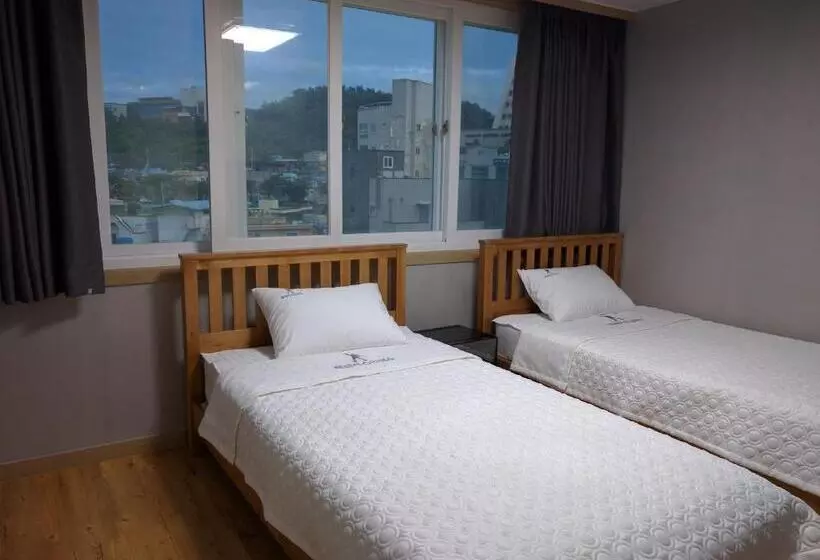 スタンダードシティビュールーム, Backpackers In Yeosu