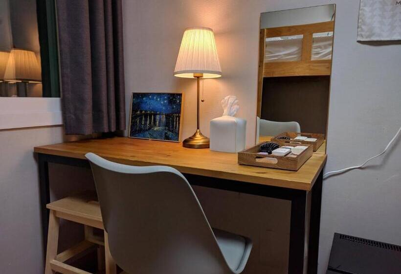 חדר בסיסי, Backpackers In Yeosu