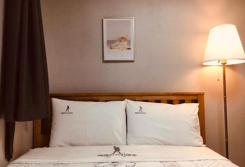 חדר בסיסי, Backpackers In Yeosu