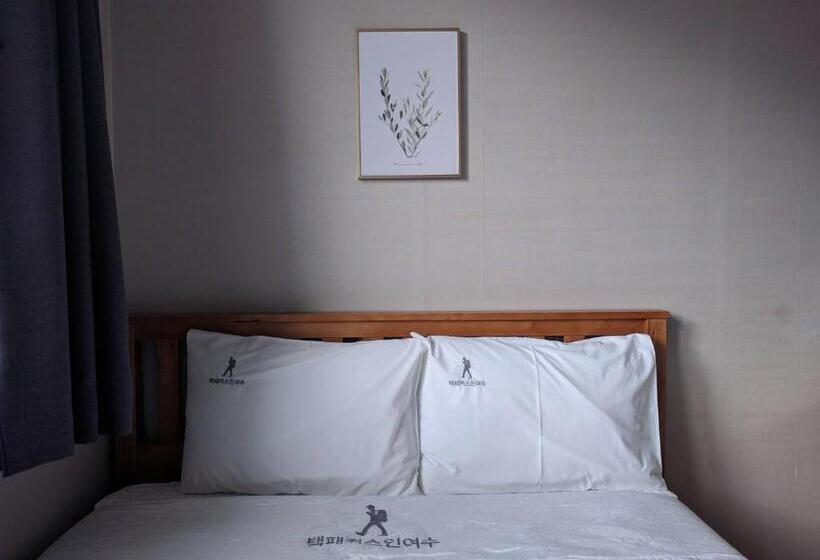 חדר בסיסי, Backpackers In Yeosu