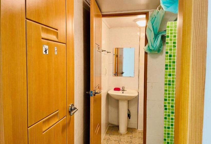 חדר משפחתי דלוקס, Backpackers In Yeosu