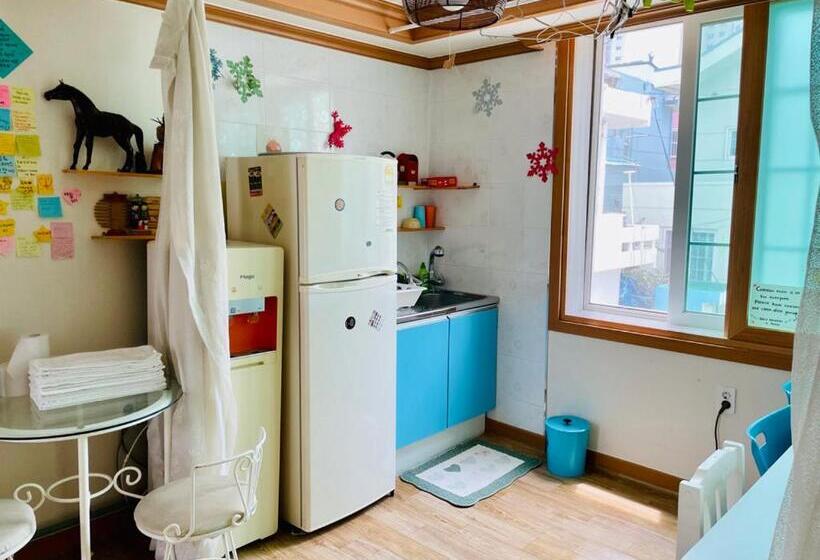 חדר משפחתי דלוקס, Backpackers In Yeosu