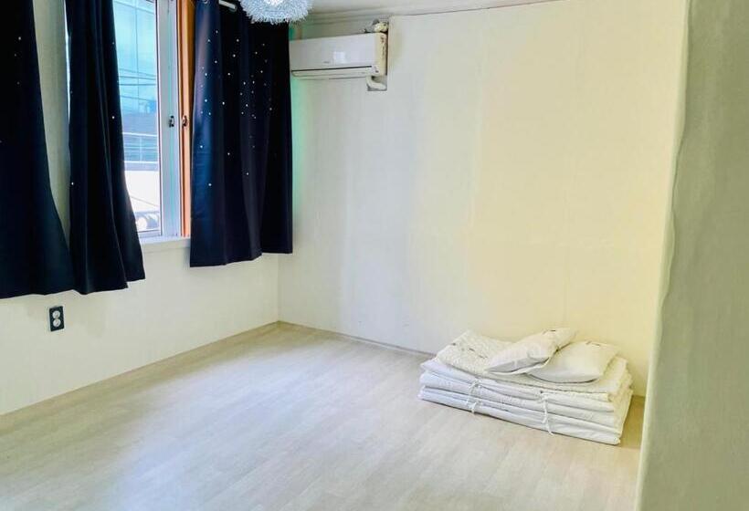 חדר משפחתי דלוקס, Backpackers In Yeosu