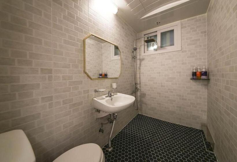 חדר סטנדרט לשלושה, Backpackers In Yeosu