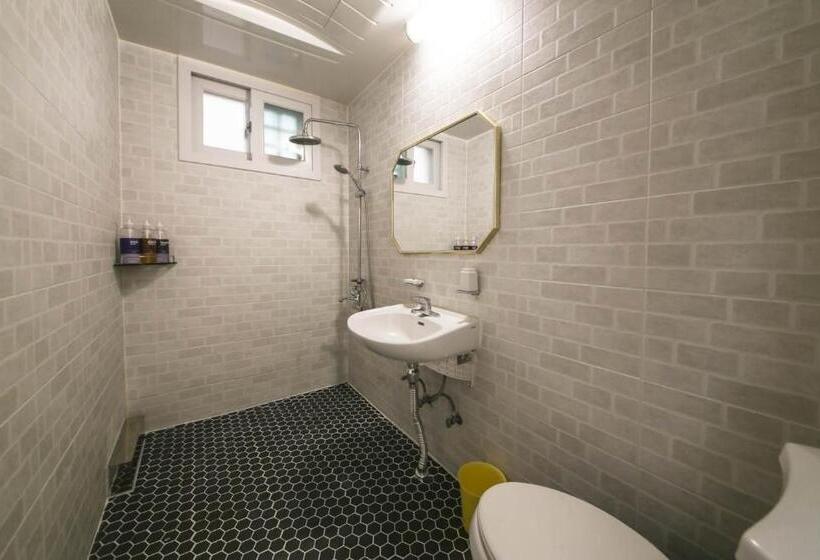 חדר סטנדרט, Backpackers In Yeosu