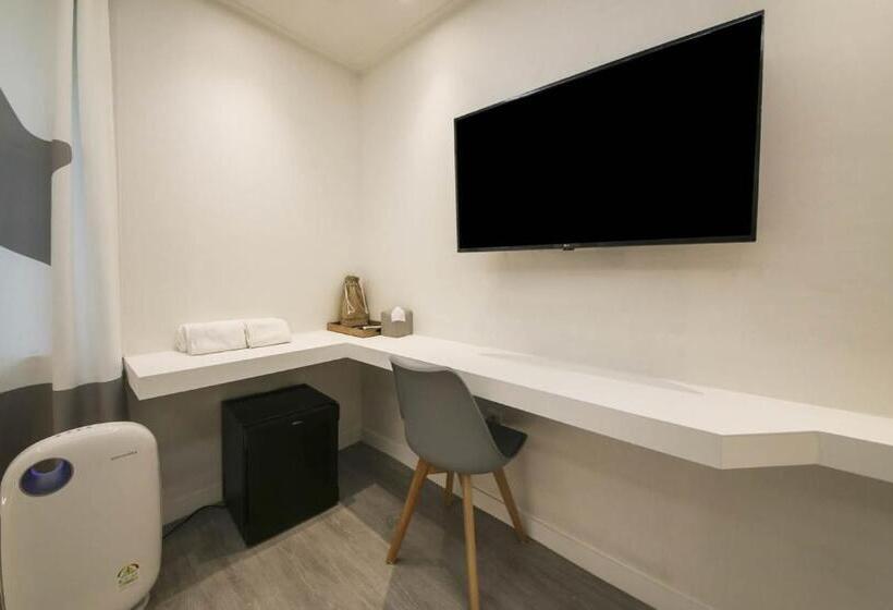 חדר סטנדרט לשלושה, Backpackers In Yeosu