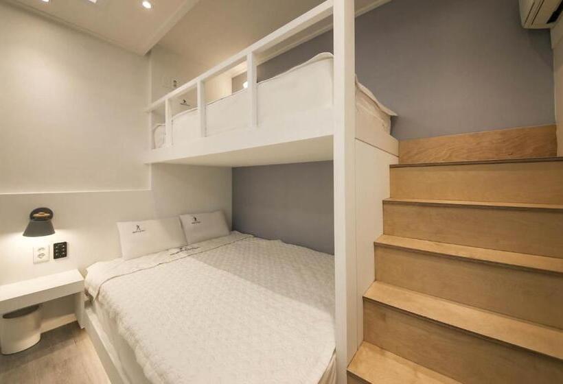 חדר סטנדרט לשלושה, Backpackers In Yeosu