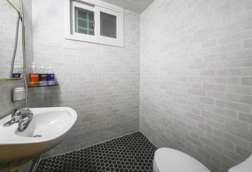 חדר סטנדרט, Backpackers In Yeosu