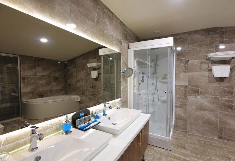 جناح جونيور, Cam Thermal Resort Hotel & Spa