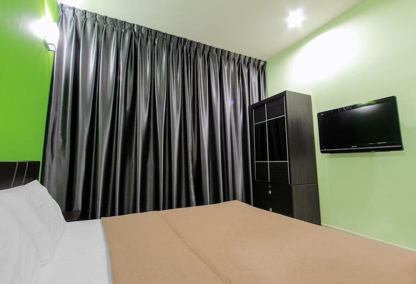 Standard Room, Brilliant