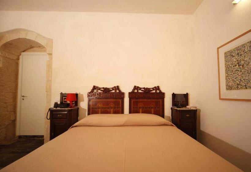 标准三人间, Dell Orologio