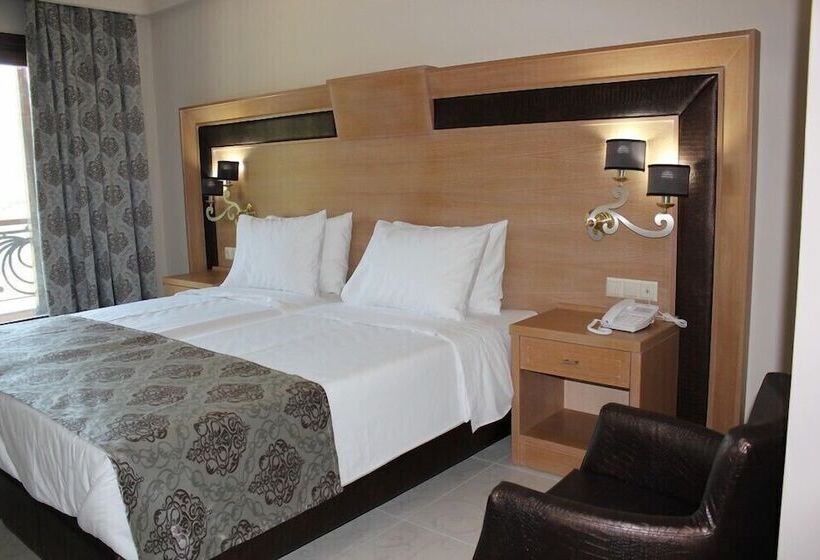 景色の見えるトリプルスタンダードルーム, Grand Meteora